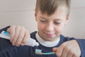 How to Choose a Toothbrush and Toothpaste for Kids